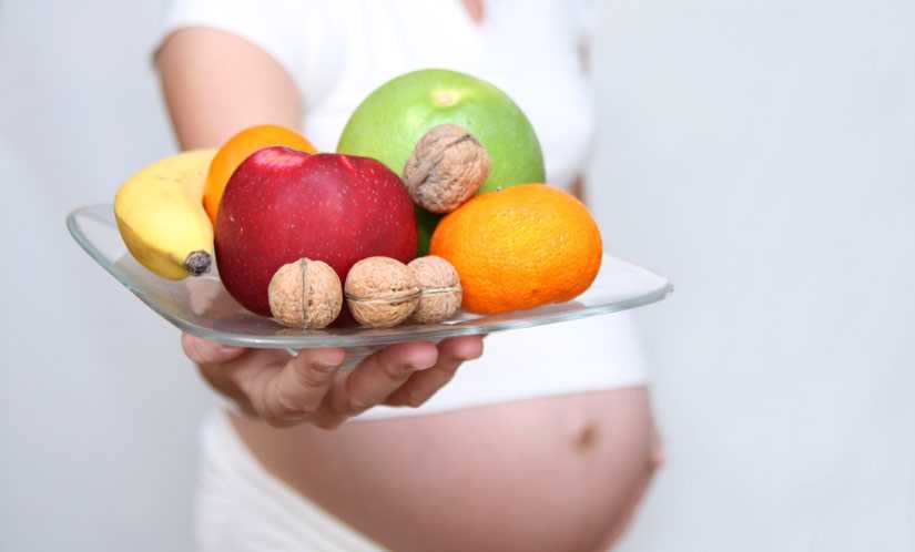 При недостаточном поступлении витаминов у беременной женщины может развиться авитаминоз,что вызывает осложнения в ходе беременности:аномалиям развития плода, выкидышу и преждевременным родам.