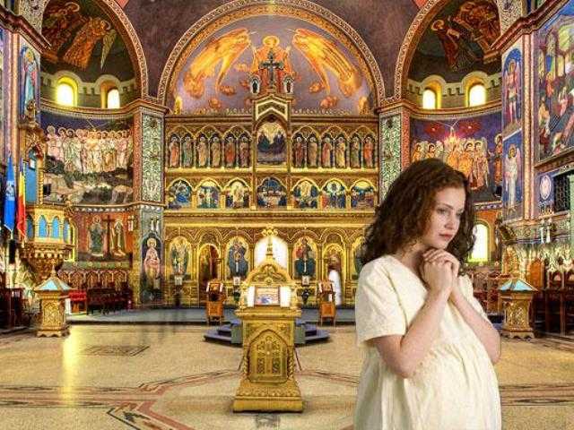 Можно ли беременным ходить в церковь: разрешено ли женщинам в положении молиться в храме, ставить свечи и венчаться
