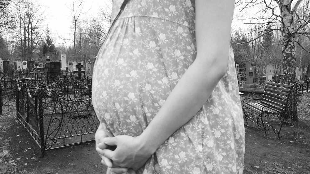 Можно ли беременным ходить на кладбище, что говорят священники? :: syl.ru