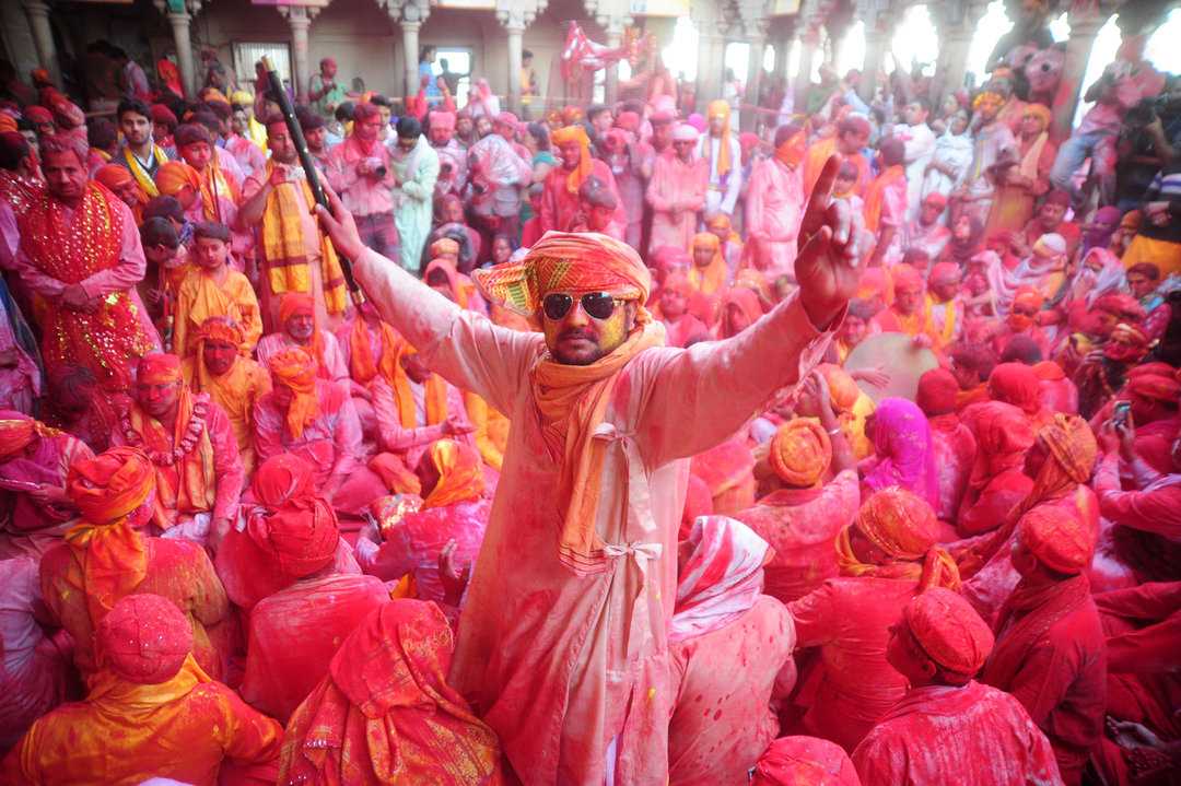 Сколько народу в индии. Праздник красок Холи в Индии. Холи Индуизм. Традиционные праздники Индии.
