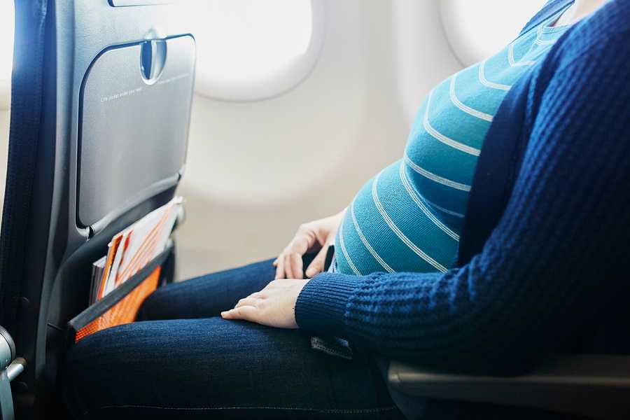 Перелет во время беременности на разных сроках. можно ли беременным летать на самолетах? :: syl.ru