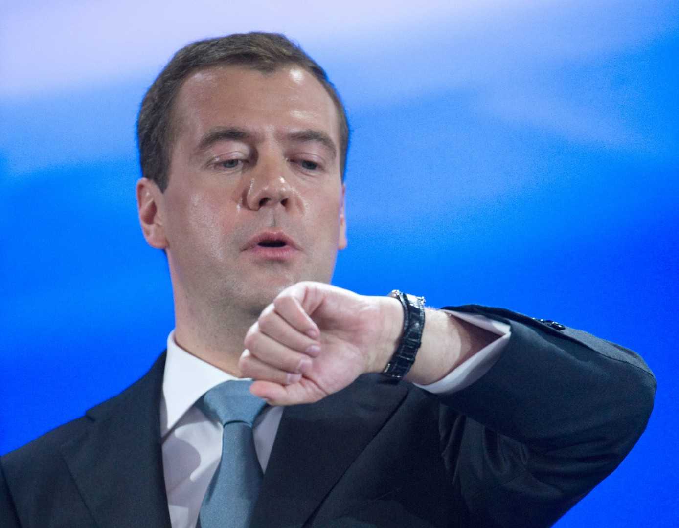 Мем смотрит в сторону. Мем смотрит в сторону