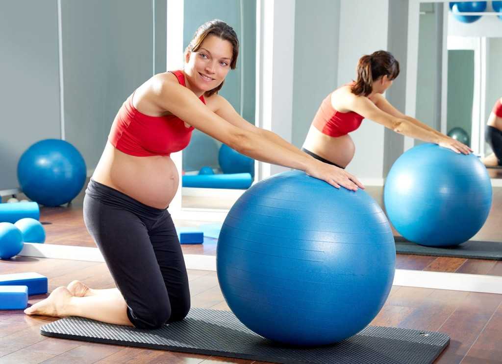 Спорт для беременных: можно ли заниматься во время беременности, какой лучше предпочесть вид занятий на раннем сроке, примерные программы тренировок