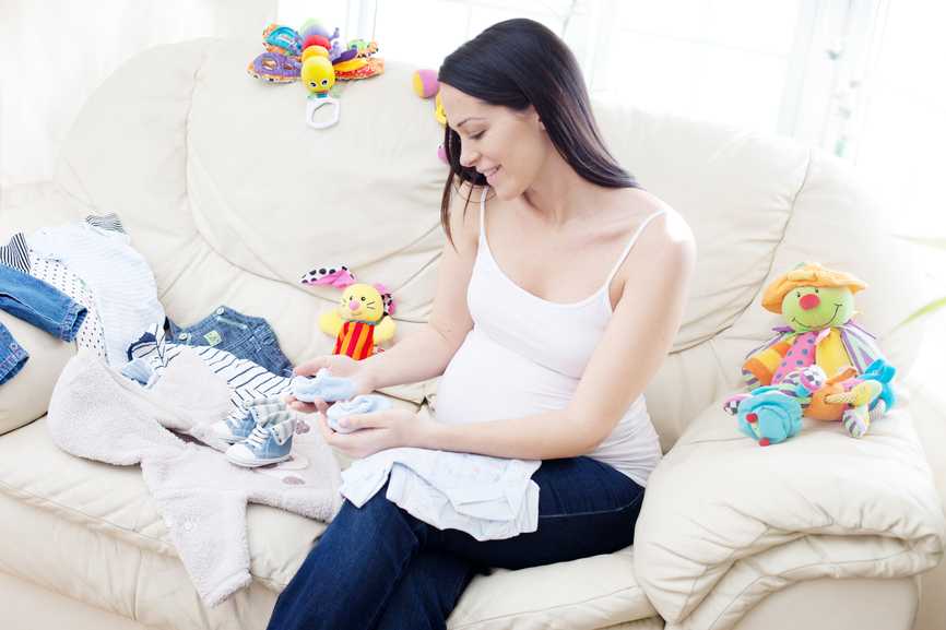 Преждевременная покупка вещей для новорожденного: правильно ли это?