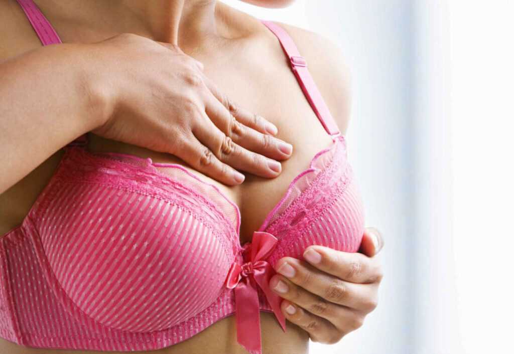 Боли в груди у женщины: список причин