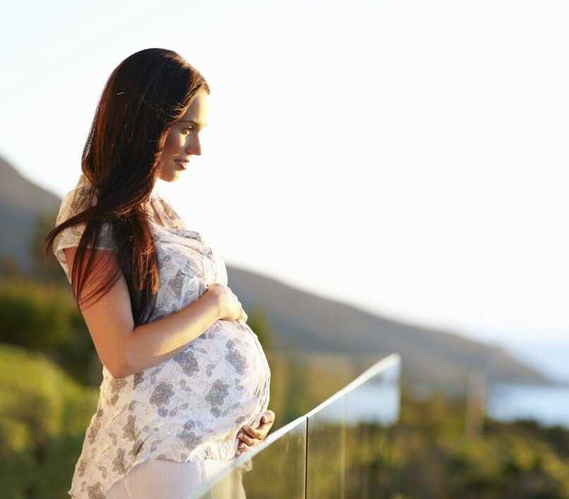 Все плюсы, минусы и риски поздней беременности