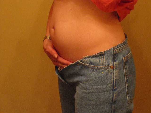 Надутый живот и болит. Живот на 4 месяце беременности.