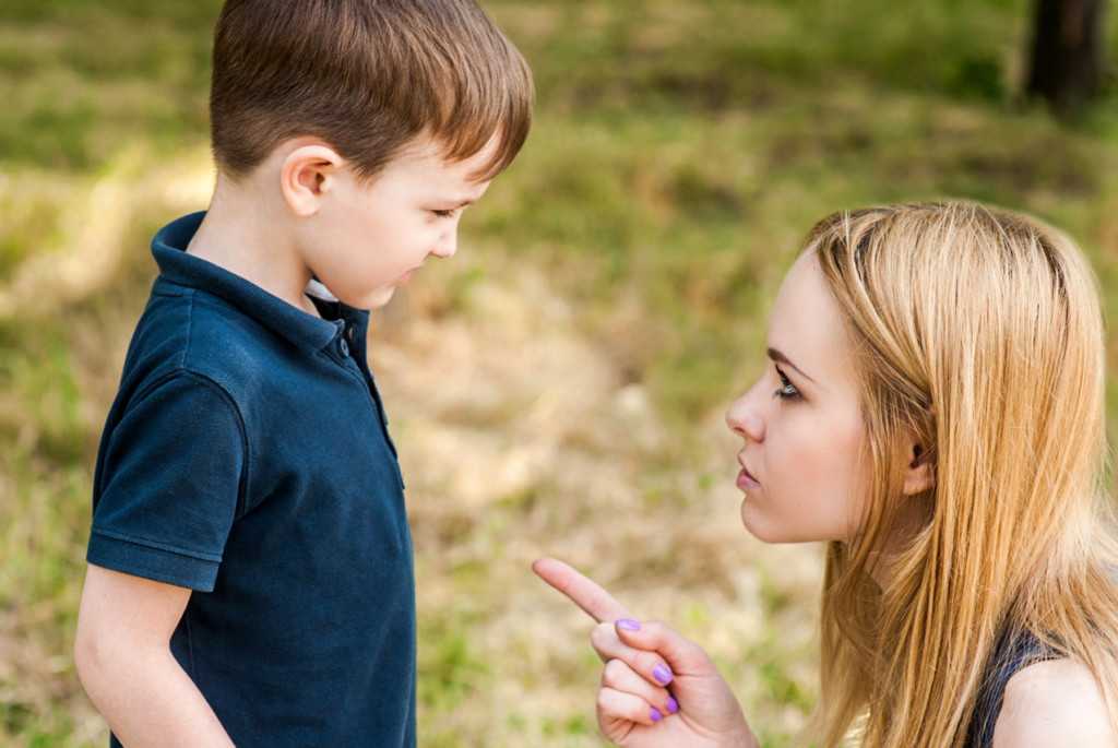 Как реагировать на замечания посторонних в адрес ребёнка