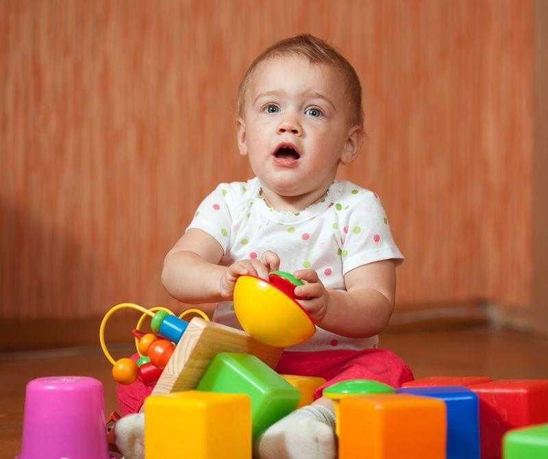 Ребенку 7 месяцев: игры и упражнения