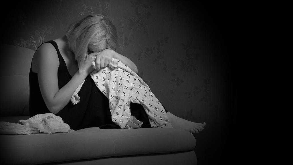 Послеродовая депрессия: симптомы и методы борьбы