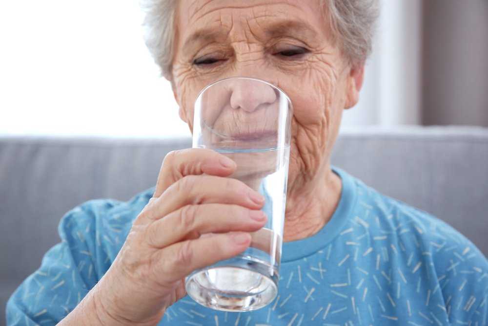 Пить больше надо. врач-гериатр даёт советы, как пожилым людям пережить жару | здоровая жизнь | здоровье | аиф аргументы и факты в беларуси