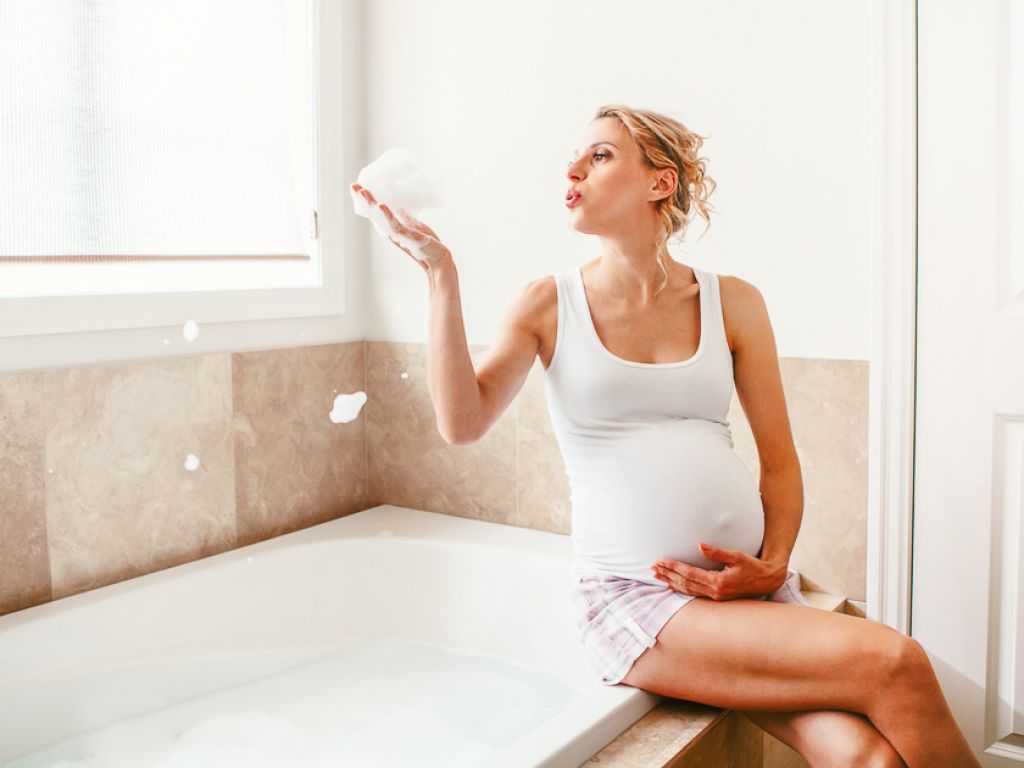 Можно ли беременным принимать ванну? | nestle baby