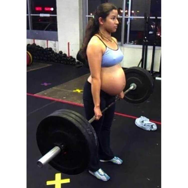 Штанга и живот: фитнес-мамы, которые не бросили спорт при беременности