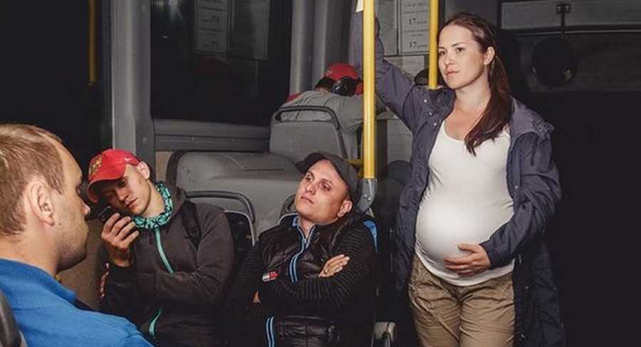 «постоишь, не развалишься…» почему беременным надо уступать место в транспорте. новости общества