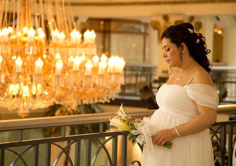 Беременные невесты в свадебных платьях на 7 месяце