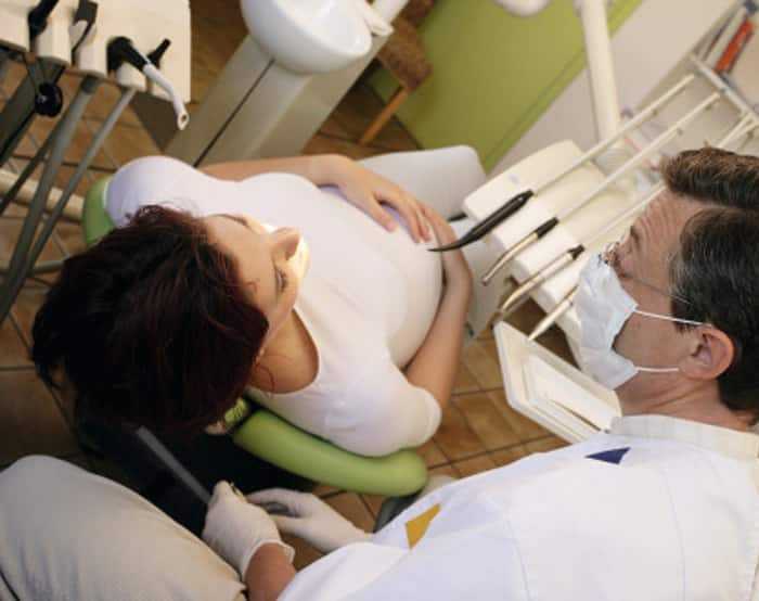 Лечение зубов во время беременности - можно ли лечить зубы беременным и когда?