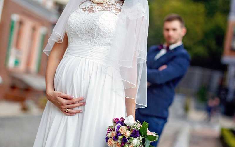 Беременные невесты на 7 месяце. свадебные платья для беременных. свадебные платья для беременных: модели со шлейфом