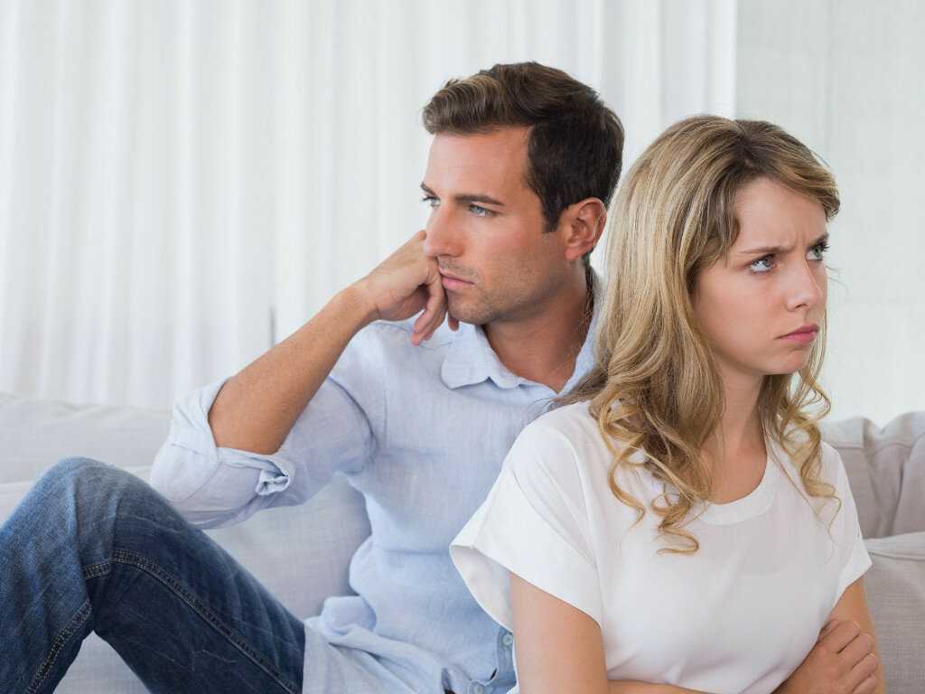 Почему меня бесит и раздражает муж после родов и что делать: советы психолога